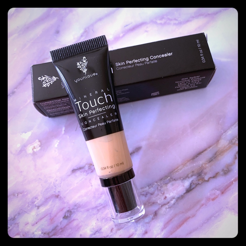Younique Concealer in Velour